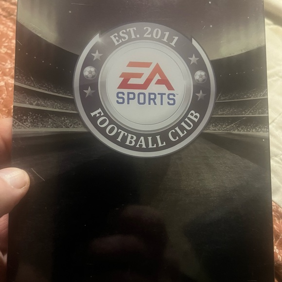 XBOX 360 FIFA Soccer 13 in collectors edition Metal box . With Messi on cover - Picture 2 of 4